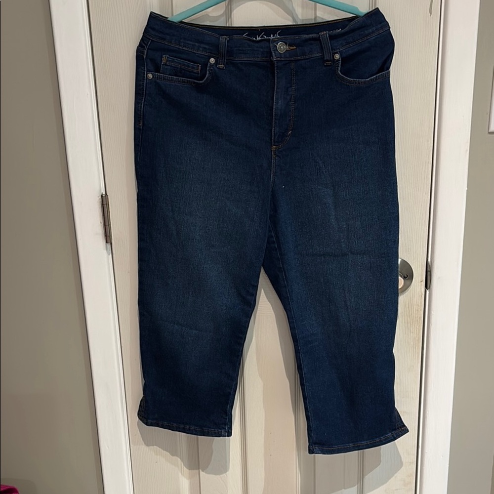Gloria Vanderbilt Dark  Blue Jean Capris